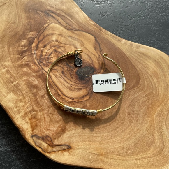 Luca & Danni “Grateful” bracelet - Picture 4 of 4